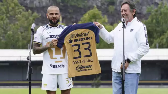 El número oficial de Dani Alves en Pumas es el 33