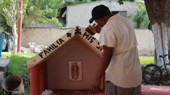 Diversos municipios de Yucatán se preparan para el Día de Muertos con la limpieza de los cementerios Diversos municipios de Yucatán se preparan para el Día de Muertos con la limpieza de los cementerios