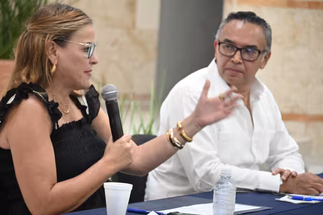 Expone Cecilia Patrón avances del Ayuntamiento ante constructores de CMIC