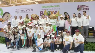 Joaquín Díaz Mena inaugura el Campamento de Verano “Báaxal Pal Renacimiento” en el Deportivo Kukulcán de Mérida