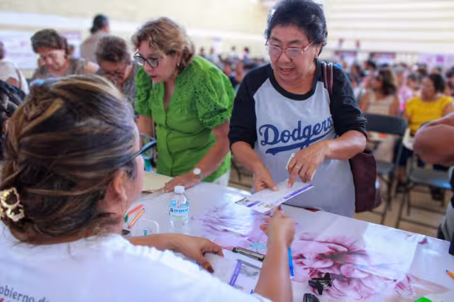 En Mérida sigue la entrega de tarjetas de la Pensión Mujeres Bienestar