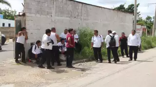 Choferes del Circuito Metropolitano del Va y Ven en Mérida mantienen paro de labores; sigue sin recibir sus pagos