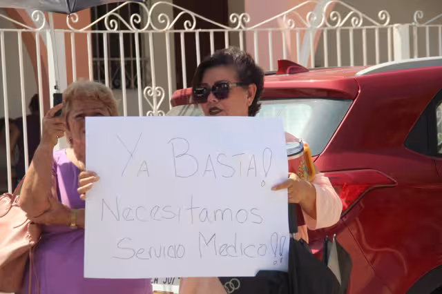 Jubilados de Pemex piden mejor atención médica