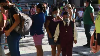 En el nivel básico que comprende preescolar, primaria y secundaria, inician el ciclo escolar 185 mil 335 alumnos, con 16 mil 437 maestros activos