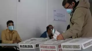 Simulacro de elecciones entre funcionarios de casilla