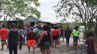 Entre los desalojados se encontraban niños y adultos mayores