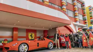 El auto estará en una exposición permanente en el Legoland Billund en Dinamarca