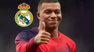 El jugador francés Kylian Mbappé habría firmado con el Real Madrid luego de años de especulación sobre su salida del Paris Saint-Germain.