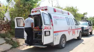 El abuelito fue trasladado a un hospital debido a que presentó heridas tras la caída