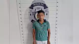 El albañil acapulqueño fue llevado a la Fiscalía General de Quintana Roo luego de haberle hallado dosis de drogas en Cancún