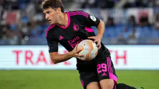 Santiago Giménez consigue primer doblete en Europa con el Feyenoord