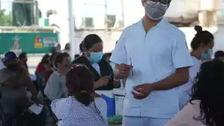 La vacuna que se aplica a los adultos de 50 a 59 años en Cancún es de la farmacéutica AstraZeneca