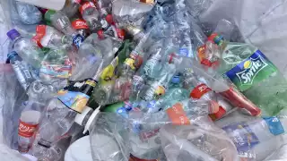 El plástico no siempre es algo seguro, ya que podría transmitir el virus del COVID-19