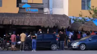 Negocios en varias partes de Cancún no acatan el llamado de evitar aglomeraciones.