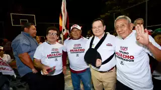 Joaquín Díaz Mena se compromete a atender temas de alumbrado y pavimentación en Mérida