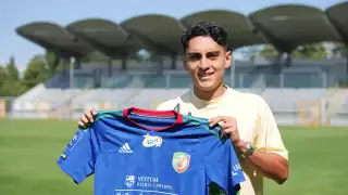 El jugador mexicano logró anotar su primer gol como parte del Miedz Legnica, en la Liga de Futbol de Polonia