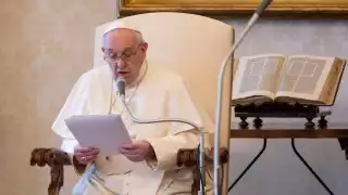 Papa Francisco pidió garantizar acceso para todos a vacuna contra el COVID-19 (Reuters)