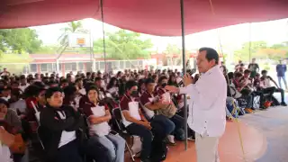 Jóvenes de Yucatán recibirán su tarjeta de Bienestar para la beca Benito Juárez