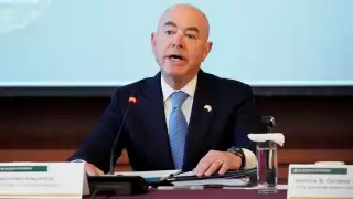 Alejandro Mayorkas da positivo a COVID-19; estuvo en México con AMLO hace dos semanas