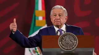 AMLO dijo que el Ejército hace labores de inteligencia y por convicción no ejerce el espionaje contra activistas ni periodistas.