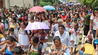 Cientos de peregrinos acompañaron al santo patrono durante su procesión