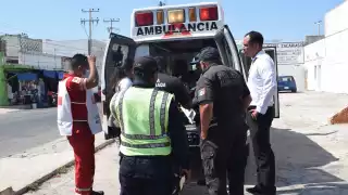 La motociclista fue trasladada a un hospital