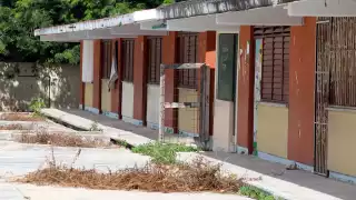 Escuelas que fungirán como refugio en caso de huracán, en pésimas condiciones