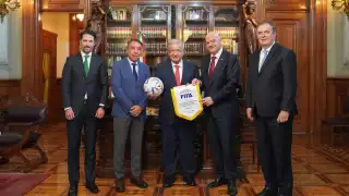 Infantino visitó Palacio Nacional donde fue recibido por AMLO y Emilio Azcárraga