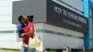 La población está bajando la guardia por razones como el estar inoculados o ser sobrevivientes de la enfermedad