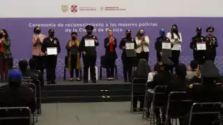 La jefa de Gobierno de la Ciudad de México, Claudia Sheinbaum, durante la ceremonia de entrega de reconocimiento a mujeres policías