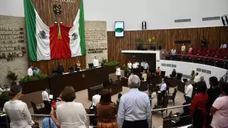 Diputados dieron un minuto de silencio por la muerte de Sandra Peniche