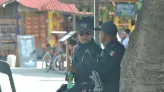 Los guardianes del orden ponen el mal ejemplo, al hacer caso omiso del decreto estatal