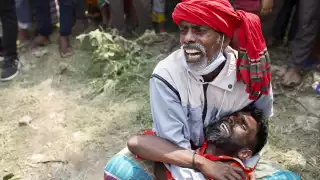 Mueren al menos 25 personas en un naufragio en Bangladesh