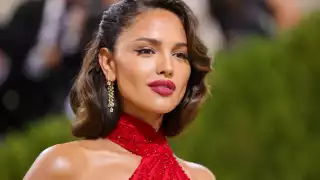 Eiza González disfruta de sus vacaciones en México junto a una michelada