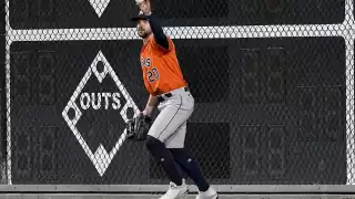 Astros le ganó 3 carreras sobre 2 a Phillies  en el juego 5 de la Serie Mundial
