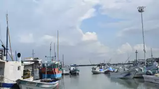 Lancha ribereña sufre problemas en altamar en Progreso