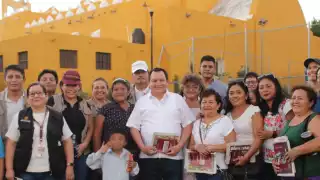 Familias yucatecas son beneficiadas con las becas Benito Juárez.