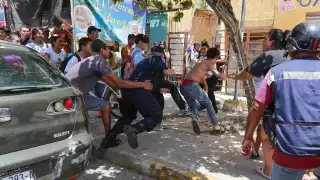 Otro de los señalados es un joven que intentó adueñarse del arma de fuego de un elemento de la Secretaría de Seguridad Pública