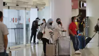 Aeropuerto de Cancún no deja volar a turistas venezolanas por no presentar prueba PCR