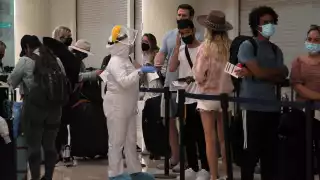 Suman 143 estudiantes argentinos aislados en Cancún en espera de estudios confiables