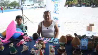 Unos 20 expositores participaron este año ofertando artesanías hechas con materiales de la playa como conchas, cocos, caracoles