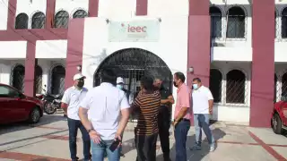Extrabajadores fueron a denunciar violación de derechos tras ser despedidos del IEEC Campeche