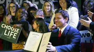 Ron DeSantis fue criticado por asociaciones civiles que buscan que  el aborto se despenalice e incluso por el presidente de Estados Unidos Joe Biden
