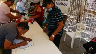 Manifestantes de un sector ejidal permanecen frente a la zona arqueológica de Dzibilchaltún