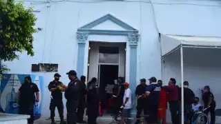 El titular de la DSPT y el Alcalde acudieron a la manifestación de los policías, quienes expusieron que no se trataba de un despido