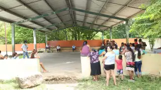 Pobladores de la comisaría en Maxcanú dijeron que con anterioridad Kekén les ofreció uniformes deportivos; lo ven como 'plan con maña'