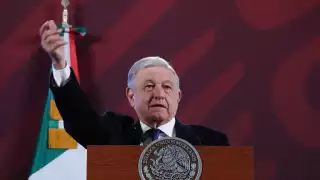 AMLO recordó que hay personas en Estados Unidos que quieren nombrar a los cárteles como terroristas para poder violar la soberanía nacional.
