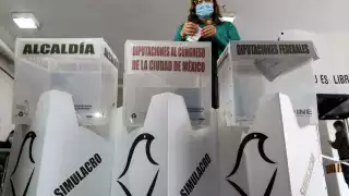 Funcionarios de casilla se preparan para las elecciones