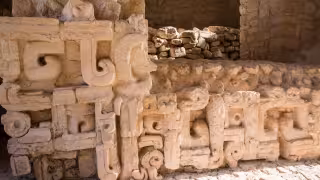 Junto con Chichén Itzá y Dzibilchaltún, la majestuosa Ek Balam también recobrará esplendor al paso del Tren Maya con el Programa de Mejoramiento de Zonas Arqueológicas