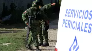 Los militares son los que cumplen la tarea de vigilancia en Cancún, mientras que los policías hacen posadas